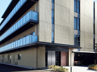 モダンな建物のエントランス