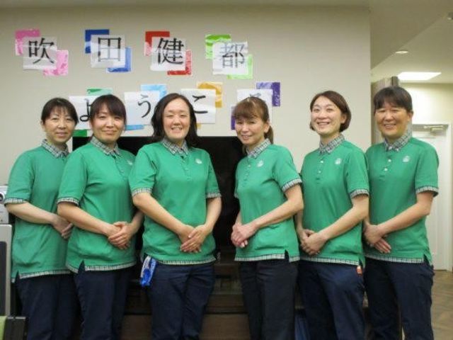 スタッフ集合のリビング  