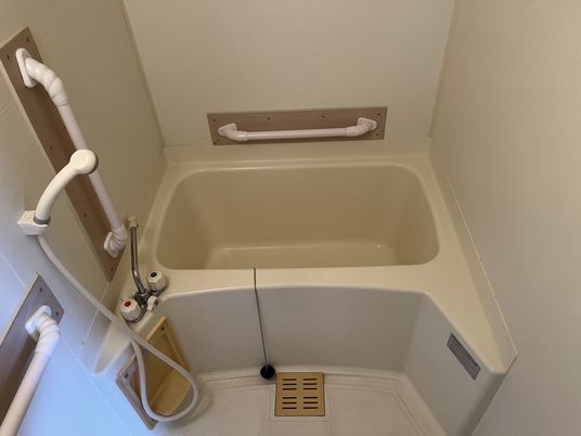 安全な手すり付き浴室