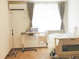 明るい居室の様子