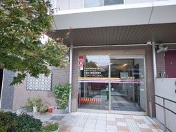 清潔感のあるエントランス