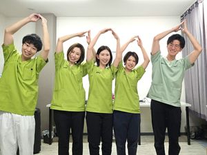 笑顔のスタッフ集合  