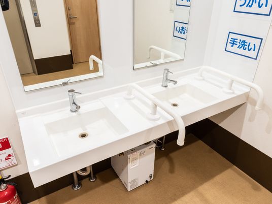 手すり付き洗面台