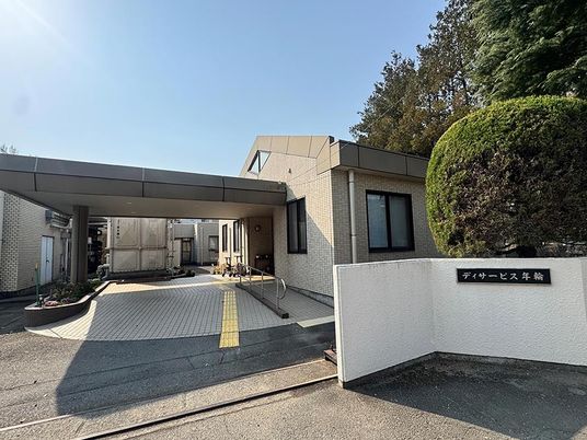 建物の正面入口  