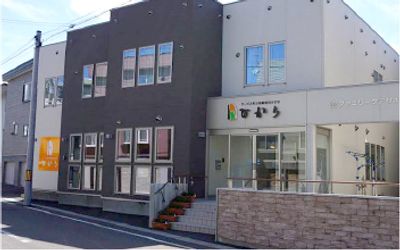 モダンな建物の外観