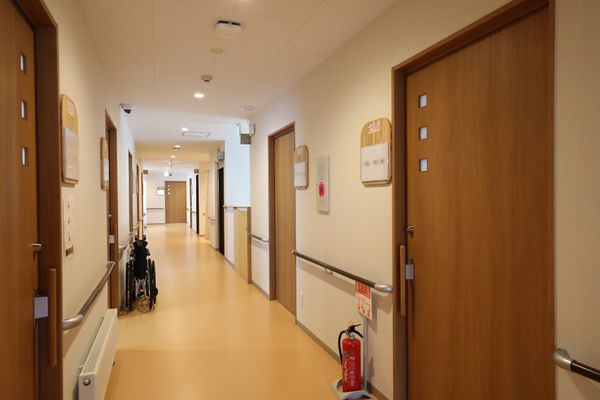 廊下と部屋の扉