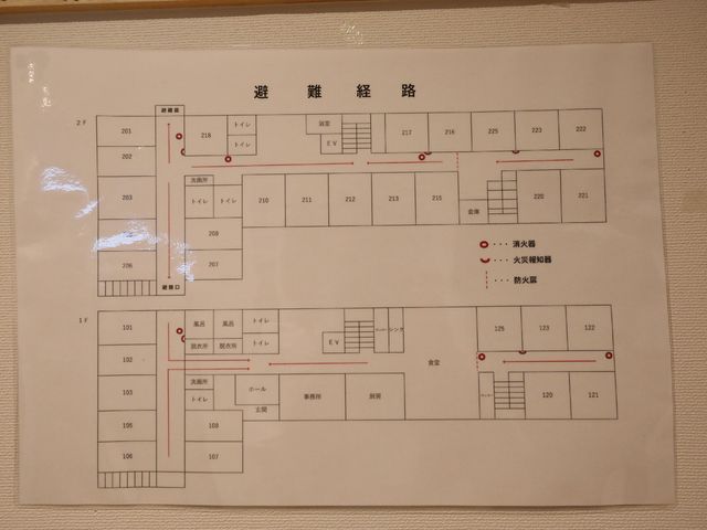 施設のフロアプラン図 避難経路図 利便性を考慮した明瞭なフロアプランで、日々の業務がスムーズに行える環境です。