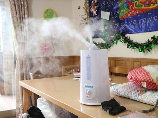 加湿器が稼働する居室