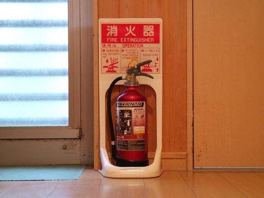 消火器と案内表示