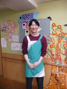 壁の装飾前のスタッフ