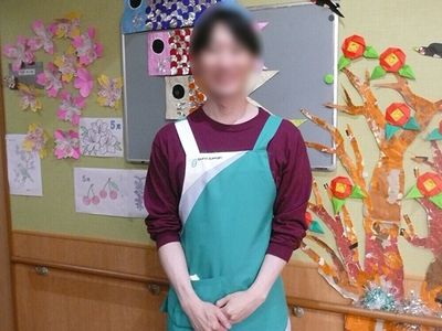 スタッフの笑顔の廊下
