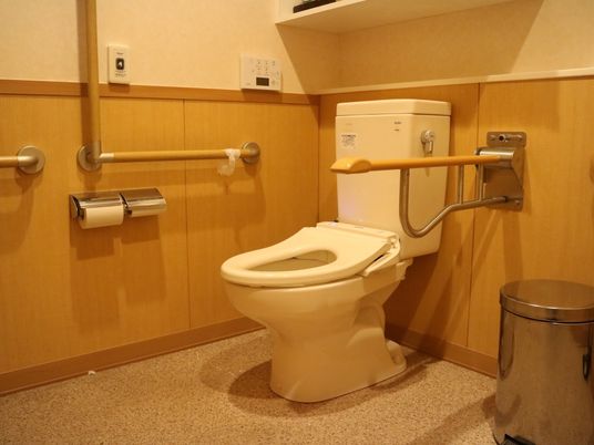 バリアフリー設計のトイレ