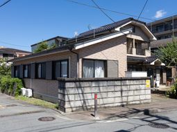 一軒家風の建物外観