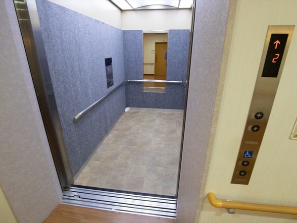 エレベーターの内部風景