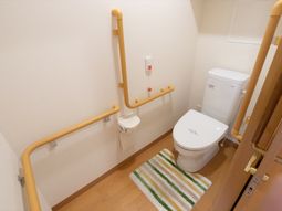 手すり付きトイレ空間