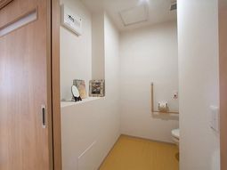 洋式トイレ付きの居室