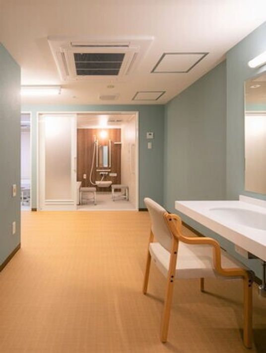 清潔な洗面所の廊下
