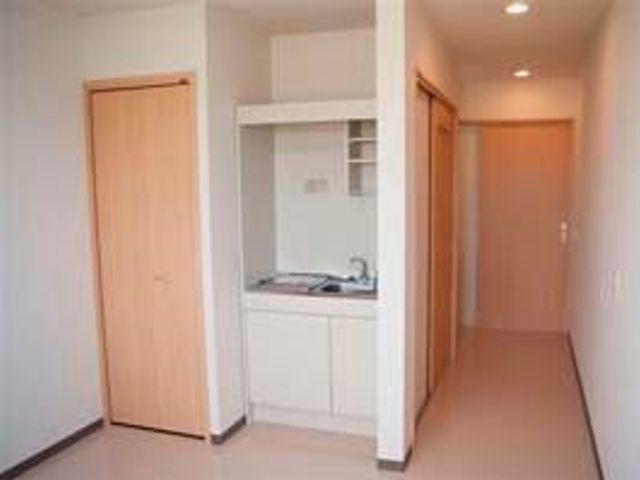明るい居室の一角 居室 居心地の良い空間作りを大切にしています。独立した生活空間でプライバシーも保たれます。
