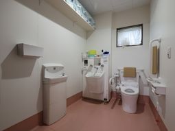 バリアフリー対応のトイレ