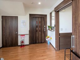 清潔な廊下と扉