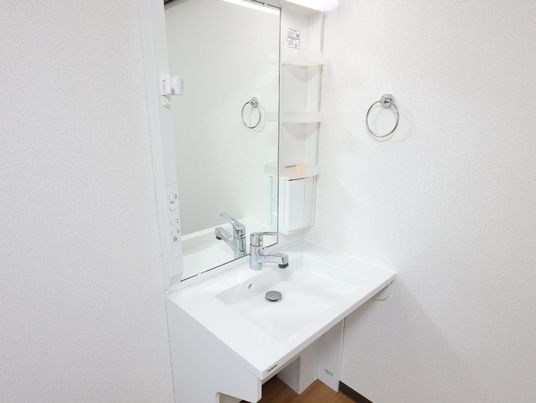 清潔な洗面台のある空間