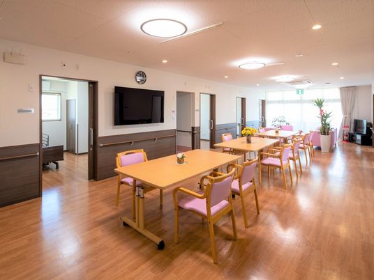 共有スペース明るい居室