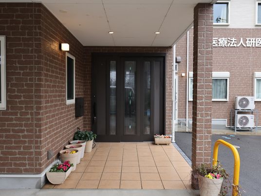 レンガ造りのエントランス