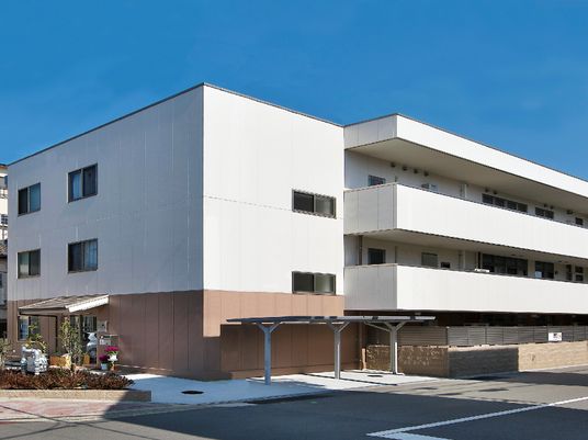現代的な建物の外観
