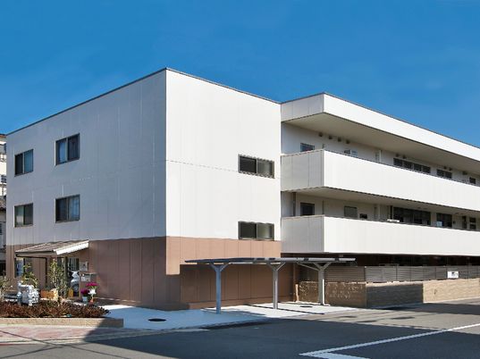 現代的な建物の外観