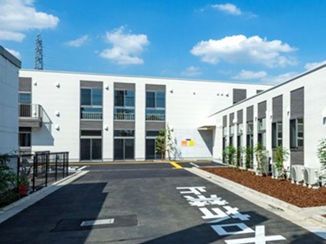 清潔感ある建物外観 外観 清潔で明るい外観の施設で、一緒に働くスタッフを積極的に募集しています。