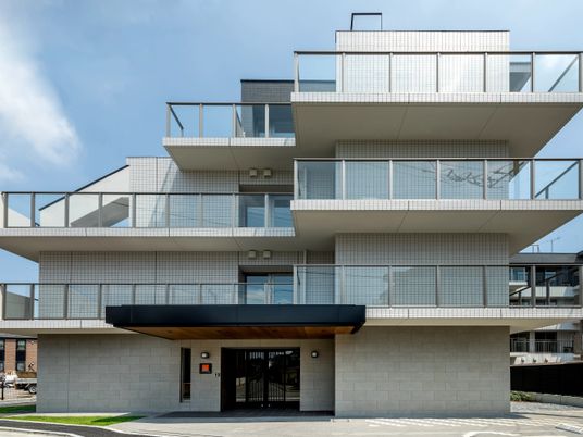 モダンな建物外観  