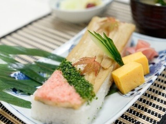 和風料理が並ぶ食卓 食事 心を込めた和風のお食事が提供される食堂です。栄養バランスも考えられたメニューで、日々の健康を支えています。