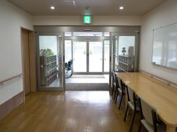 自然光が入る出入口