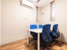 シンプルな多目的室内観