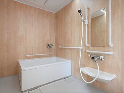 バリアフリーな浴室設備