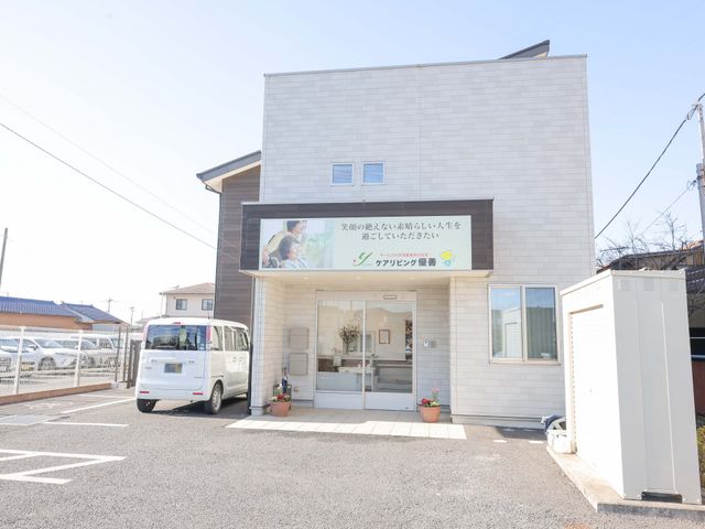 明るい玄関の外観 外観 広々としたエントランスが印象的で、明るい雰囲気です。安心して訪れることができます。