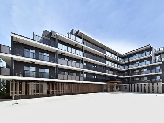 モダンな外観の建物