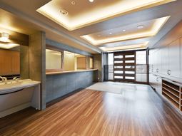 明るいエントランスホール