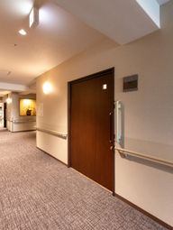 落ち着いた雰囲気の廊下