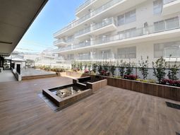 明るい中庭の眺め