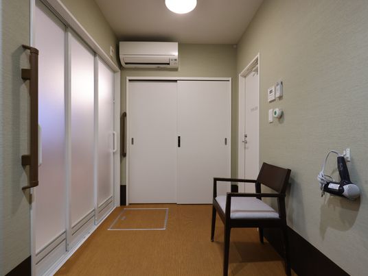施設の写真 手すりが設置されている脱衣所