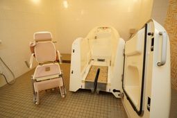 機械浴設備のある空間