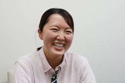 笑顔のスタッフ像