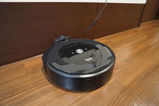 自動掃除機が充電中