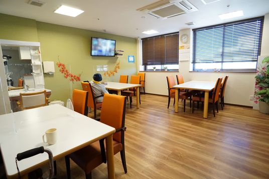 暖かい雰囲気の食堂