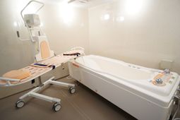 最新設備の備わる浴室