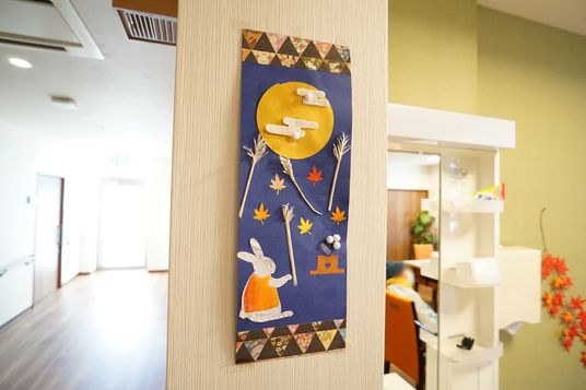 廊下に飾られた和風テープストリー