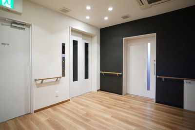 廊下とエレベーター