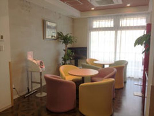 明るい空間のラウンジ