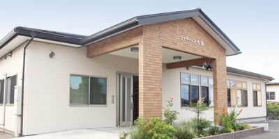 落ち着いた外観の建物